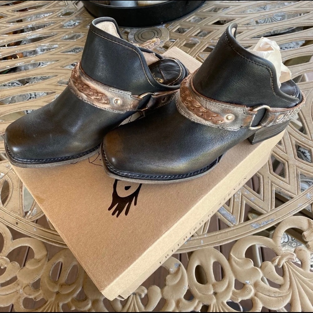 Freebird by Steven Mule Train Mules.Sz.7